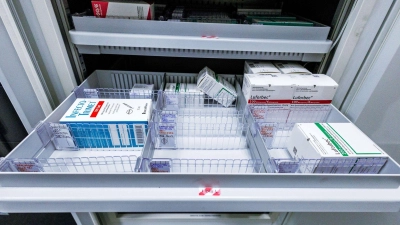 Die Pharmabranche in Deutschland wächst, doch es kommt immer wieder zu Arzneiengpässen (Archivbild) (Foto: Carsten Koall/dpa)