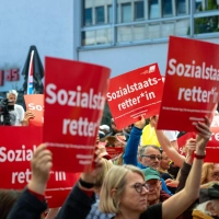 Wie bereits am 1. Mai soll Nürnberg am 26. September wieder Schauplatz für eine DGB-Kundgebung für mehr Arbeitnehmerrechte werden. (Archivbild) (Foto: Pia Bayer/dpa)