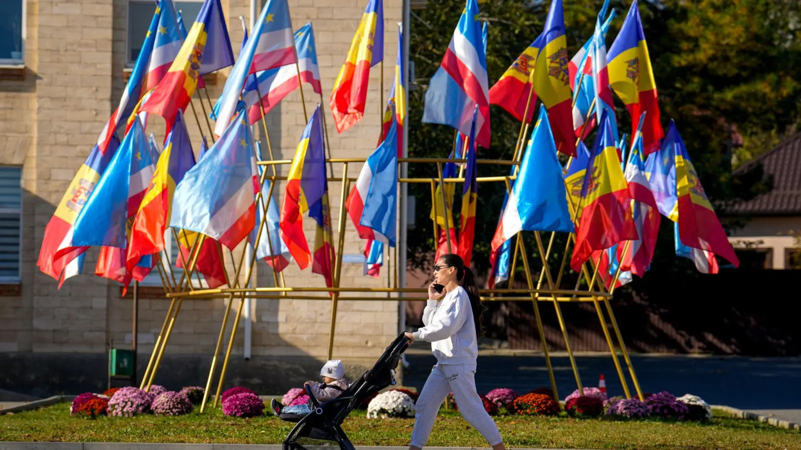 Kurz vor der Wahl in Moldau ist eine Partei des russlandfreundlichen Bündnisses von der Abstimmung ausgeschlossen worden. (Archivbild) (Foto: Vadim Ghirda/AP/dpa)
