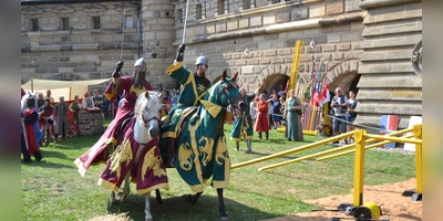 Ritter in der Festung Lichtenau gehören bei Ritterspielen dazu. Jetzt dürften bald Hollywood-Stars in Rüstung auf der Burg sein. (Archivbild: Andrea Walke)