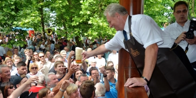 Bürgermeister Klaus Meier wird 2025 zum letzten Mal die Kerwa in Neustadt eröffnen. (Archivfoto: Johannes Hirschlach)