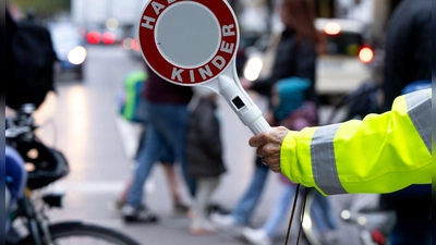 Die Ehrenamtspauschale wurde auf 960 Euro im Jahr erhöht: Voraussetzung für die steuerfreien Beträge ist, dass Ehrenamtstätigkeiten nebenberuflich und gemeinnützig ausgeübt werden. (Foto: Sven Hoppe/dpa/dpa-tmn)