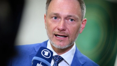 Christian Lindner verteidigt die in der Regierung umstrittenen FDP-Vorschläge für eine „Wirtschaftswende“. (Foto: Bernd von Jutrczenka/dpa)