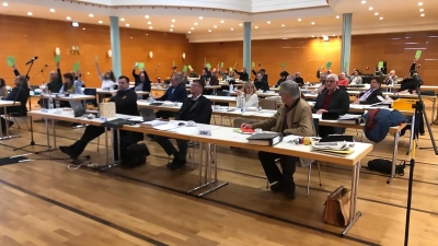 Abstimmung bei den Haushaltberatungen am 16. November: Eine Mehrheit des Ansbacher Stadtrates sprach sich dafür aus, die zweite Stufe der Kita-Gebührenerhöhung auszusetzen. (Foto: Florian Pöhlmann)