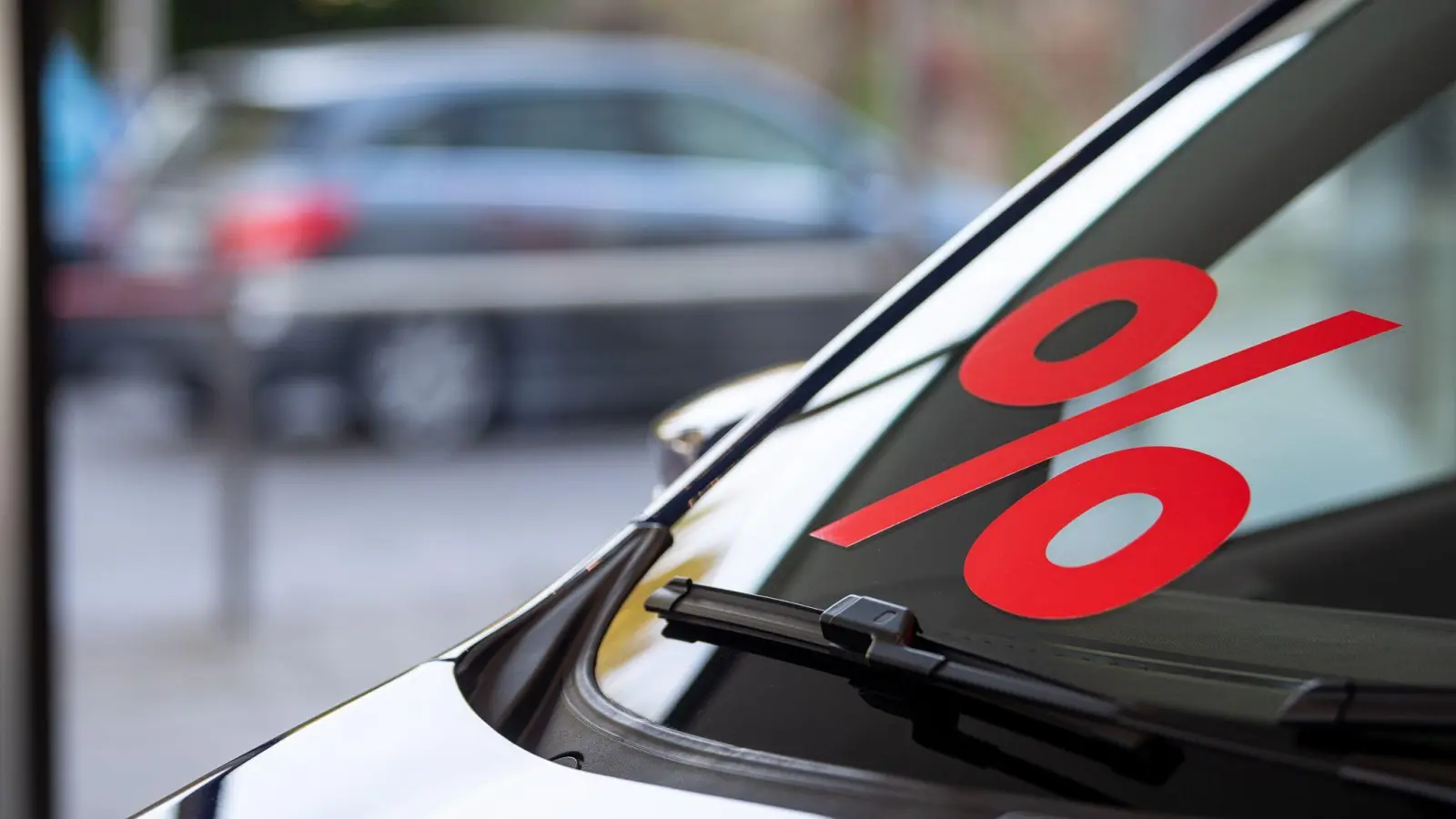 Die Rabatte im deutschen Autohandel sind zuletzt wieder etwas gesunken - auch weil sich die Nachfrage verbessert hat. (Archivbild) (Foto: Sebastian Gollnow/dpa)