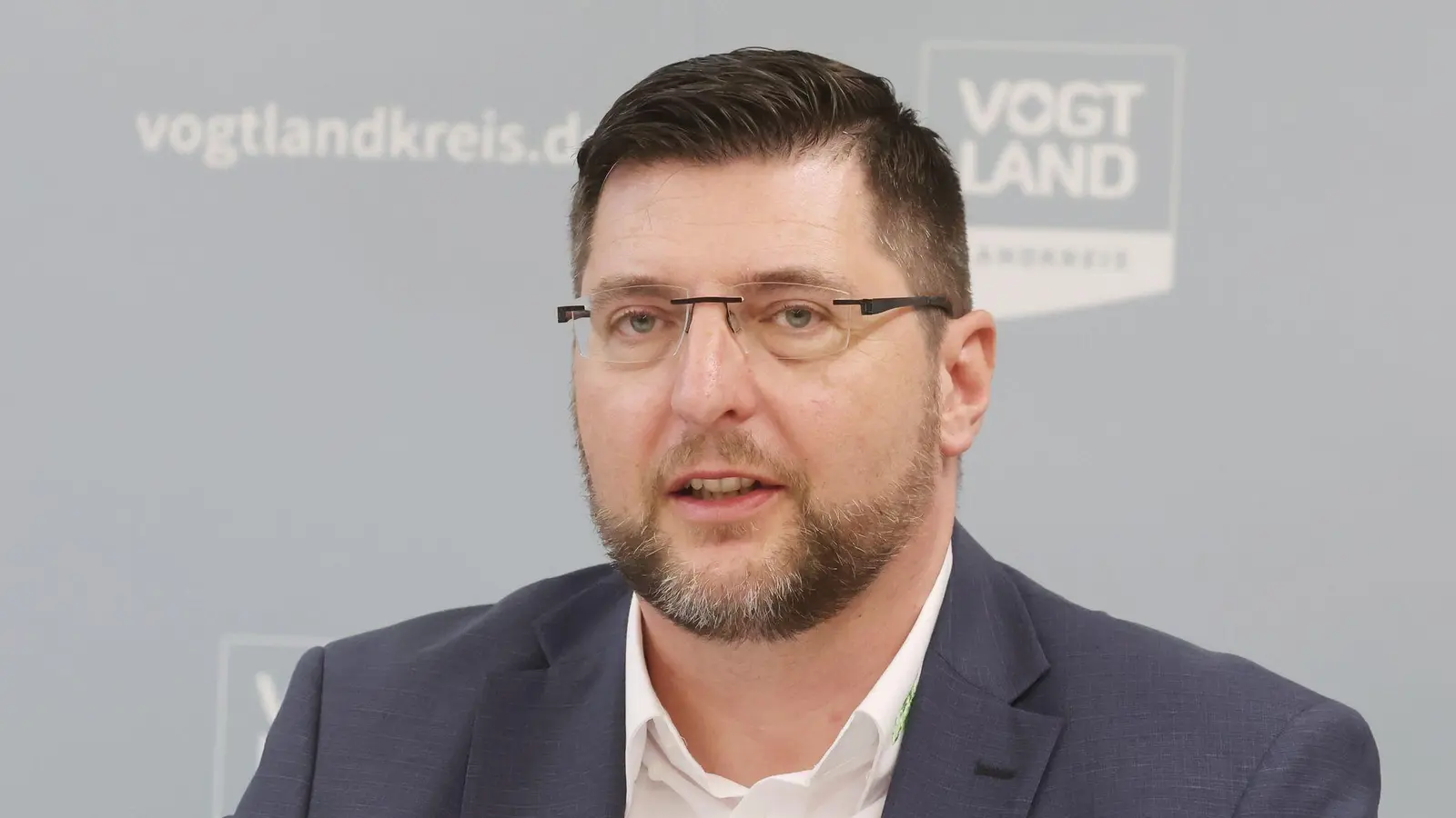 Landrat Thomas Hennig: „Unsere Mundart ist nicht nur Sprache, sie ist auch Heimatgefühl“. (Archivbild) (Foto: Bodo Schackow/dpa)