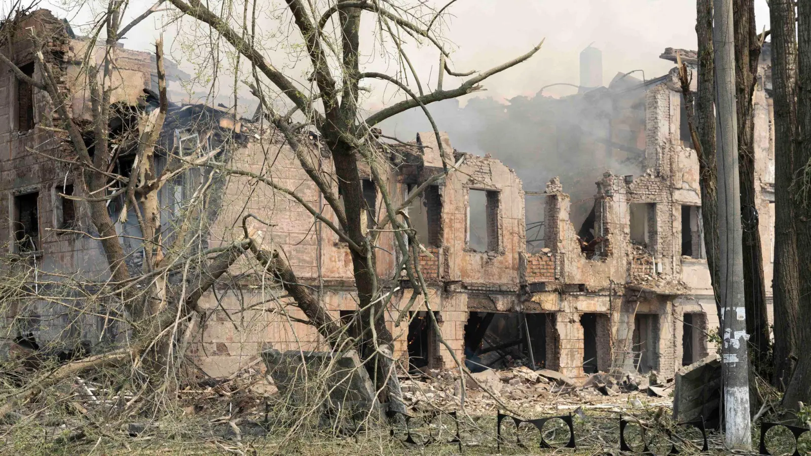 Die Überreste einer Klinik in Dnipro, die durch einen Luftangriff zerstört wurde (Bild vom 26. Mai). (Foto: J. Daniel Hud/ZUMA Press Wire/dpa)