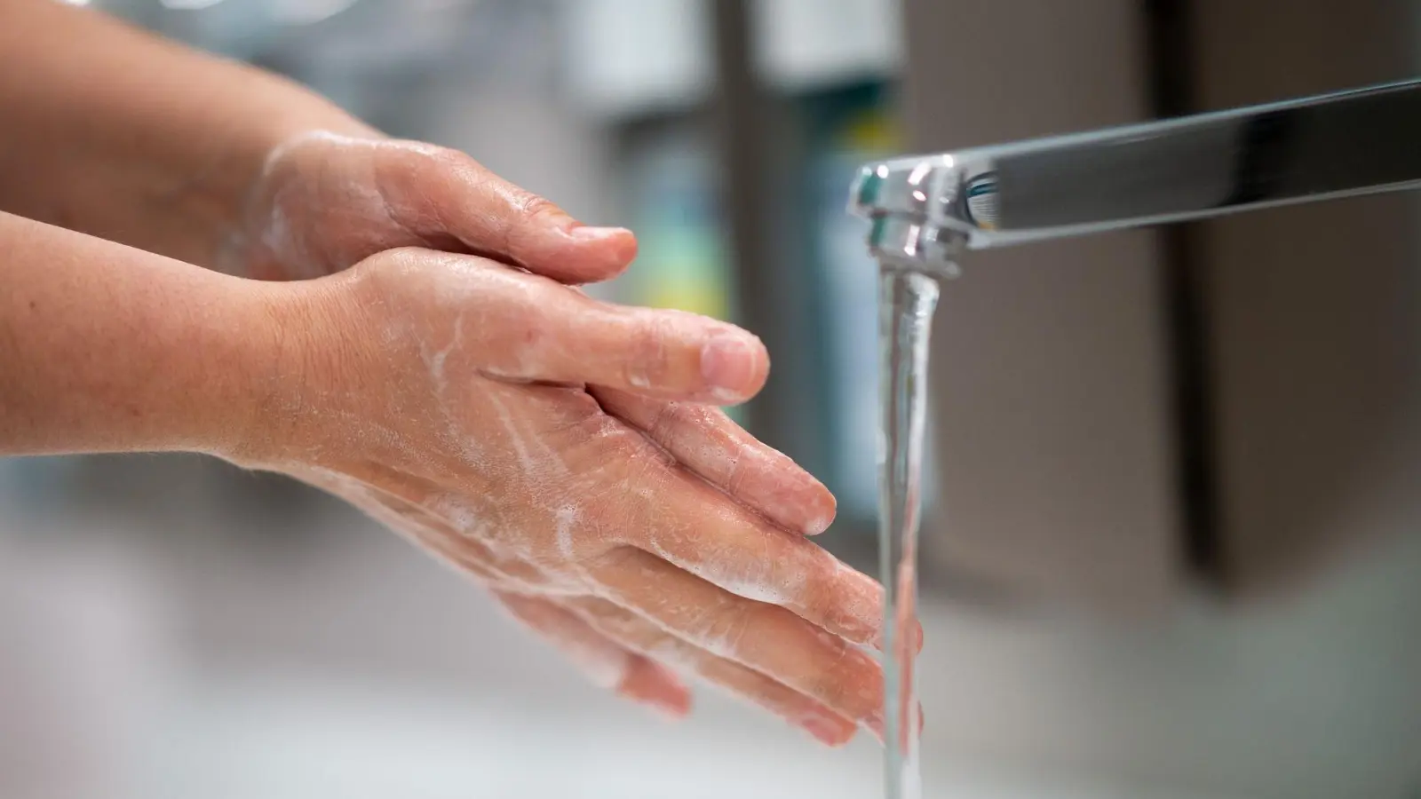 Wasser und Seife kann viele Viren verhindern. (Symbolfoto) (Foto: Jonas Güttler/dpa)