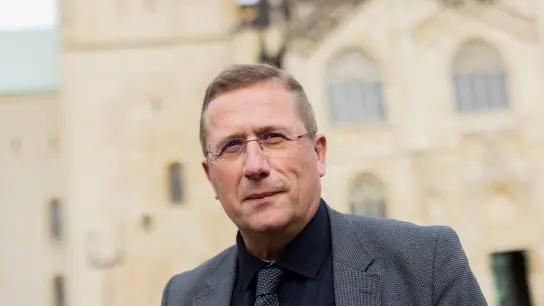 Thomas Schüller, Theologe und Kirchenrechtler, vor der Presse. (Foto: Rolf Vennenbernd/dpa)