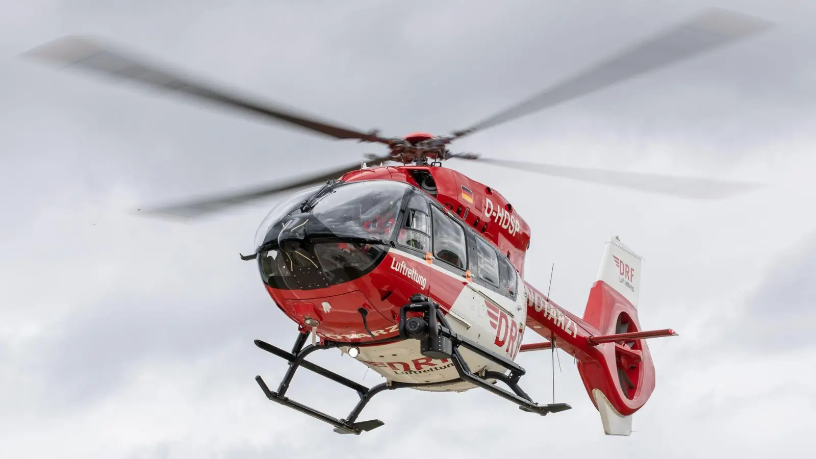 Der 36-Jährige wurde per Hubschrauber in eine Klinik gebracht. (Symbolbild) (Foto: Daniel Karmann/dpa)