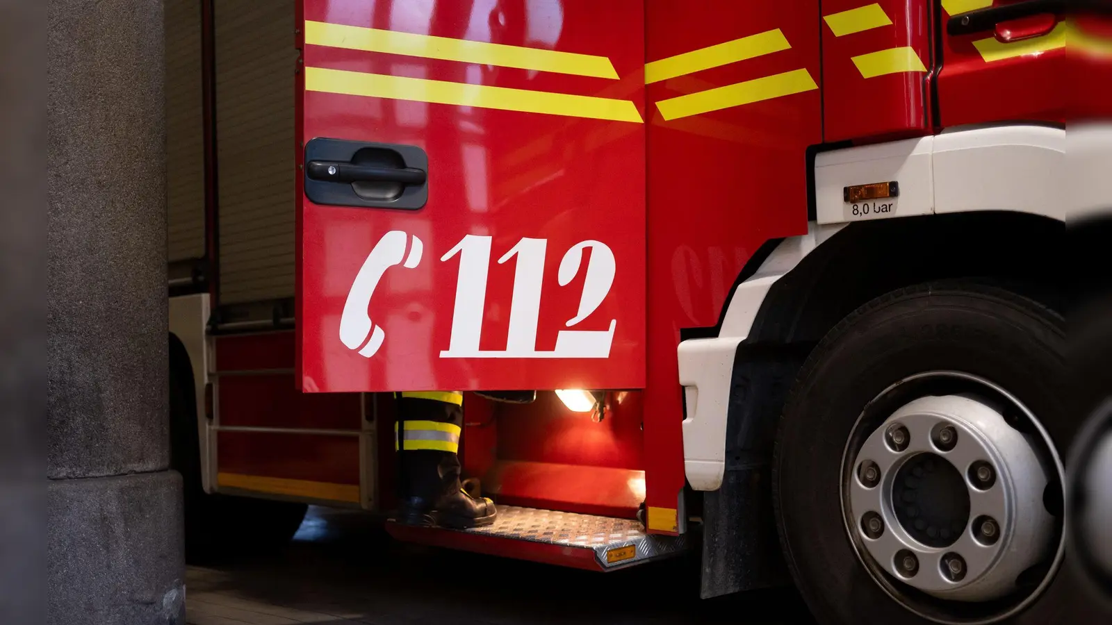 Die Feuerwehr konnte das Übergreifen der Flammen auf weitere Wohnungen verhindern. (Symbolbild) (Foto: Niklas Treppner/dpa)