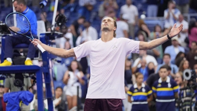 Alexander Zverev jubelt emotional.  (Foto: Frank Franklin II/AP/dpa)