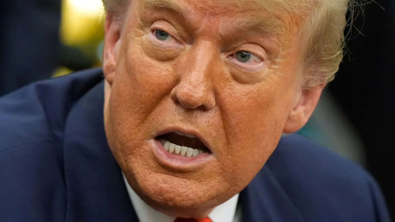 Im Streit mit Elon Musk lässt sich Trump einmal mehr über den Tech-Milliardär aus. (Archivbild) (Foto: Manuel Balce Ceneta/AP/dpa)