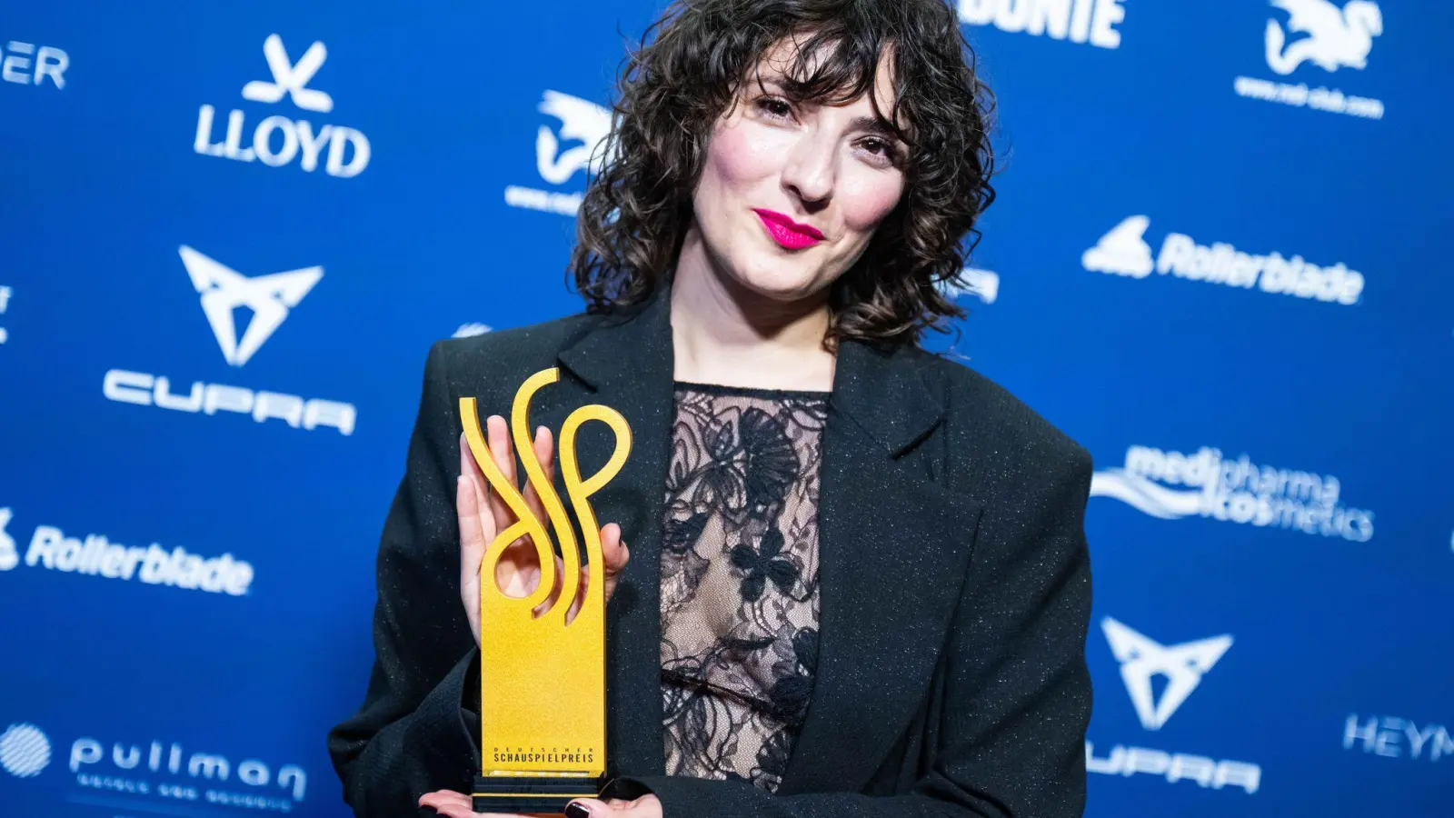 Seyneb Saleh gewann den Preis „Episodische Rolle“ für „Uncivilized – Nine Eleven“. (Foto: Christophe Gateau/dpa)