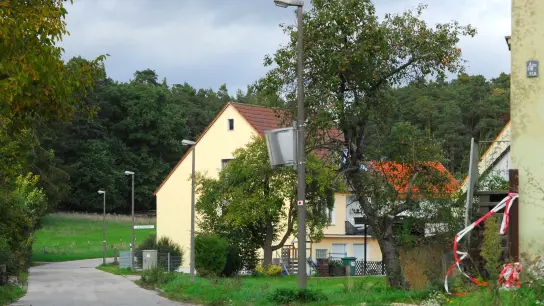 Um Energie zu sparen, wurde in den Windsbacher Ortsteilen wie Leipersloh die Straßenbeleuchtung in der Nacht ausgeschaltet. (Foto: Sarina Schwinn)
