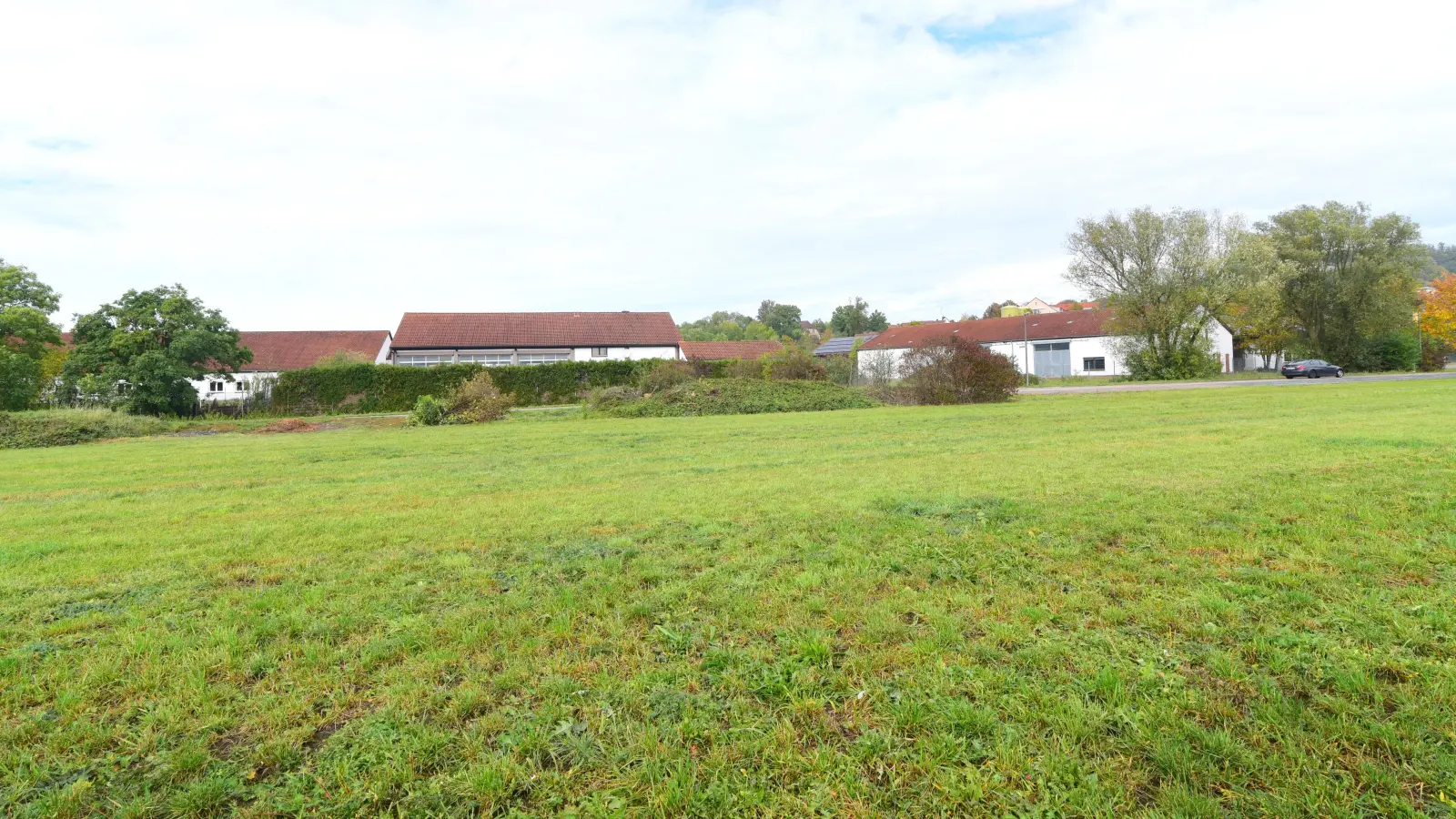 In diesem Bereich Am Neugraben in Colmberg könnten Container für die temporäre Unterbringung von Flüchtlingen aufgestellt werden. (Foto: Irmeli Pohl)