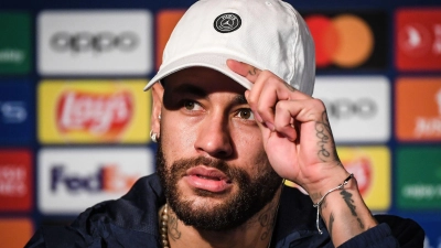PSG-Star Neymar bei der Pressekonferenz in Paris. (Foto: Matthieu Mirville/ZUMA Press Wire/dpa)