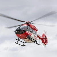 Ein Hubschrauber brachte den Schwerverletzten in ein Krankenhaus. (Symbolbild) (Foto: Daniel Karmann/dpa)