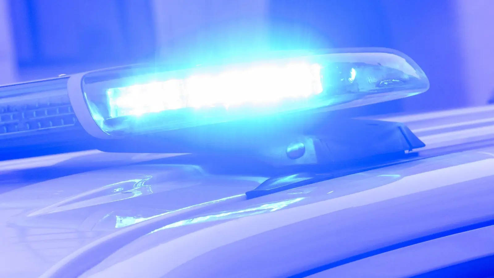 Freunde brachten den 22-Jährigen in ein Krankenhaus. (Symbolbild) (Foto: Julian Stratenschulte/dpa)