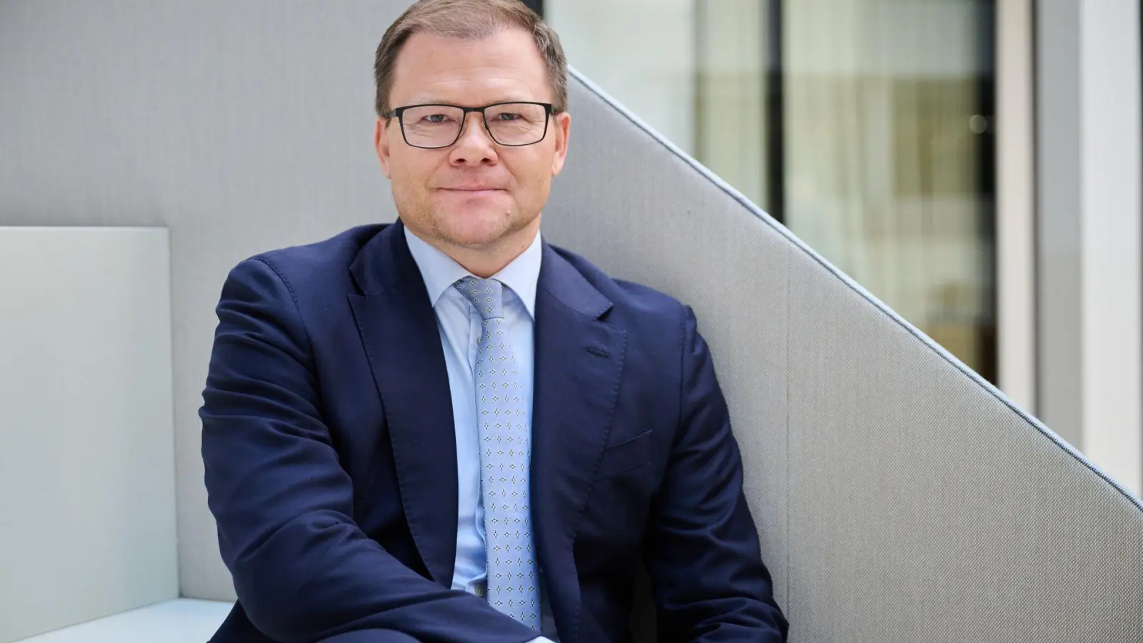 Wenn es nach Bundesumweltminister Carsten Schneider geht, bleibt die Klima-Wirkung des Heizungsgesetzes auch nach der Reform erhalten. (Foto: Annette Riedl/dpa)