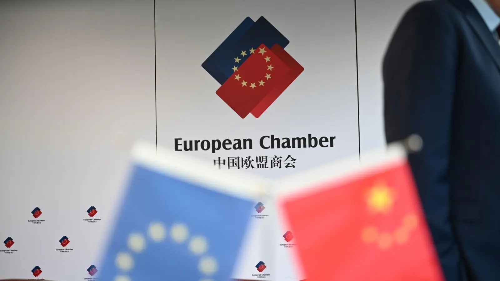Die EU-Handelskammer sieht mehr Pessimismus unter europäischen Firmen in China. (Archivbild) (Foto: Johannes Neudecker/dpa)