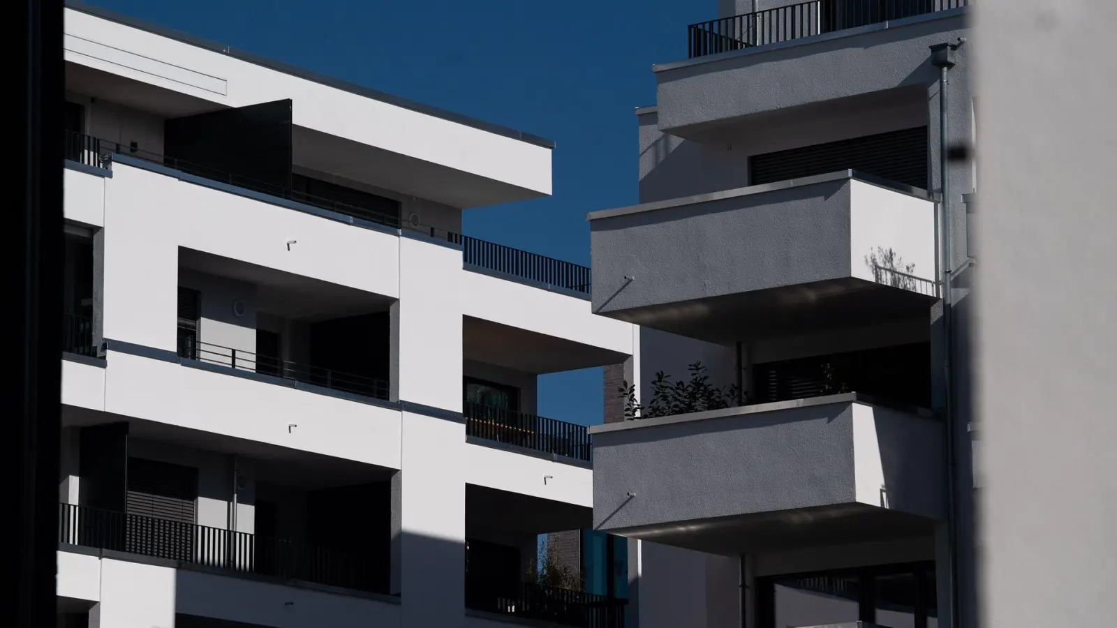 Gilt die gewöhnliche Nutzungsdauer oder eine verkürzte? Steuerlich kann das für vermietete Immobilien einen großen Unterschied machen. (Foto: Sebastian Gollnow/dpa)