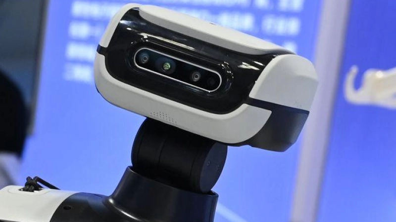 Roboter aus dem Ausland, wie dieses in China vorgeführte Modell, sind in den USA künftig unerwünscht. (Archivbild) (Foto: Johannes Neudecker/dpa)