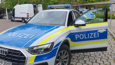 Die Polizei war im Kurpark Bad Windsheim mit einem Großaufgebot vor Ort, nachdem dort Knallgeräusche gehört wurden. Die Ermittlungen führten zu zwei Männern. (Foto: Anna Franck)
