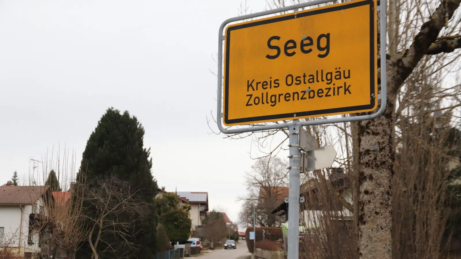 Ein Ortsschild von Seeg im Allgäu. (Foto: Nikolas Schäfers/dpa/Archivbild)