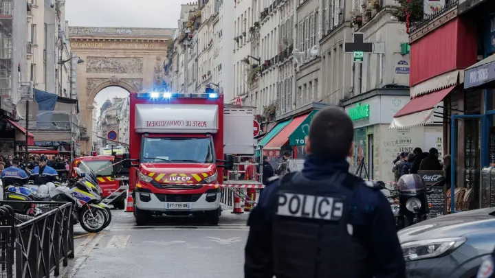 Bei Schüssen in Paris sind zwei Menschen getötet und vier verletzt worden. (Foto: Lewis Joly/AP/dpa)