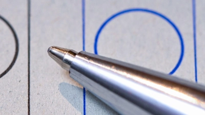 Wem die Steinsfelder am 8. März ihr Kreuzchen geben können, steht noch nicht fest. Im Zweifelsfall schreiben sie auf einen Blanko-Stimmzettel den Namen einer Person, die sie für geeignet halten.  (Symbolbild: Patrick Pleul/dpa-Zentralbild/dpa)