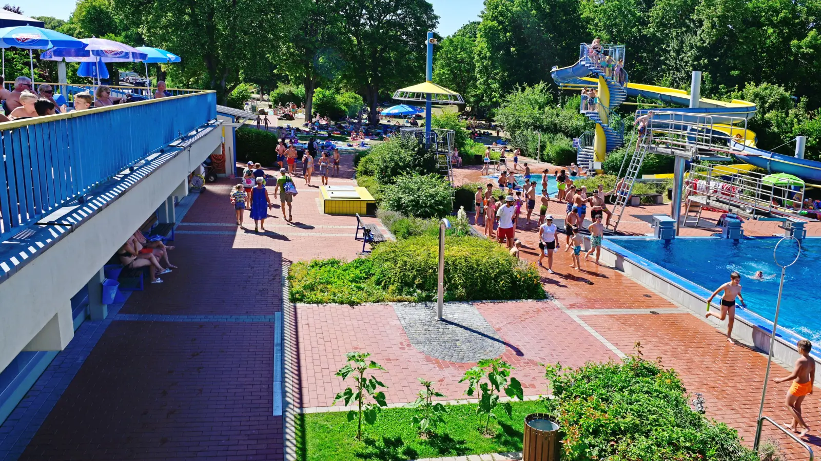 Rund 400.000 Euro Defizit pro Jahr macht das Freibad in Heilsbronn aktuell. Die Stadt möchte dennoch an der Einrichtung festhalten. Das allerdings wird für immer mehr Kommunen eine riesige Herausforderung. (Archivfoto: Jim Albright)