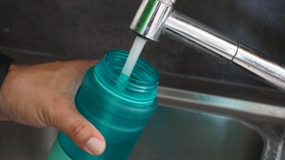 Wasser der Reckenberg-Gruppe muss entgegen einer kursierenden Falschmeldung nicht abgekocht werden. (Symbolbild: Andrea Walke)