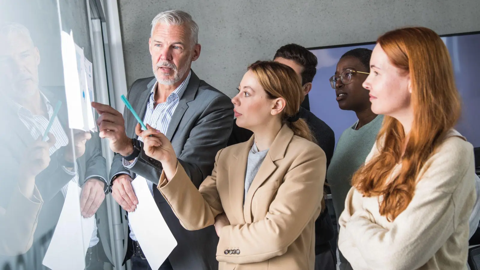 Wie will ich arbeiten? Wer will ich sein? Bei einem Karrierekompass geht es um grundsätzliche Fragen. (Foto: Christin Klose/dpa-tmn)