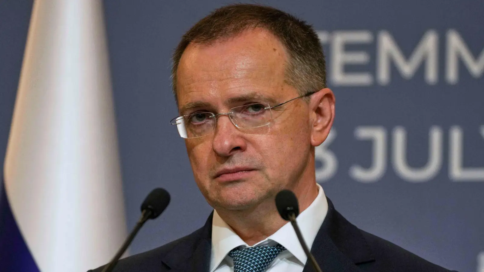 Der russische Chefunterhändler Wladimir Medinski vertritt die Vorgaben des Kremls. (Foto: Emrah Gurel/AP/dpa)