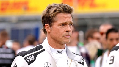 Hollywood-Star Brad Pitt bei den Dreharbeiten für einen neuen Formel-1-Film. (Foto: Tim Goode/PA Wire/dpa)