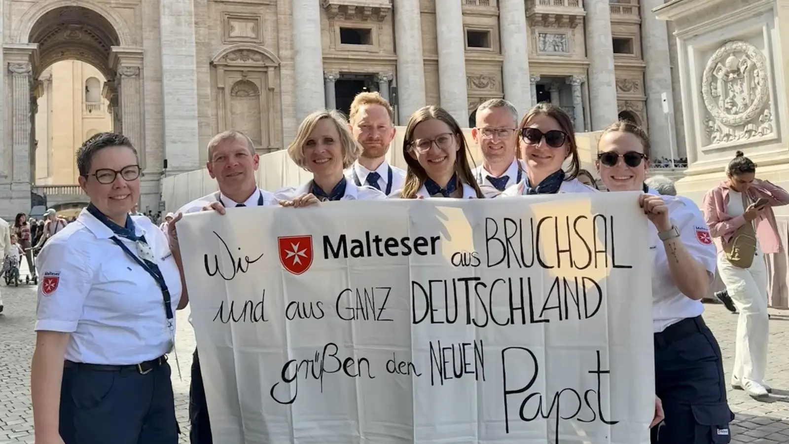 Die frühere Ansbacherin Barbara Wagner (Dritte von links) war mit den Maltesern aus Bruchsal im Einsatz in Rom. (Foto: Paulina Bacher)