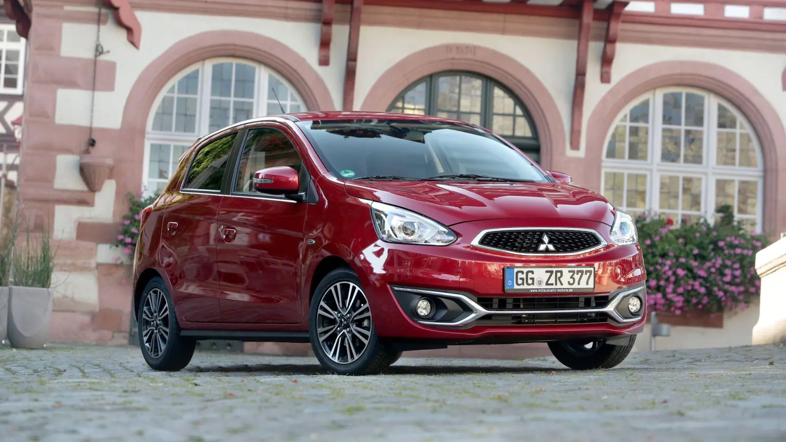 Solide wie Fachwerk? Wie sich der Mitsubishi Space Star als Gebrauchter schlägt, erläutern Tüv-Experten und der ADAC. (Foto: Mitsubishi/dpa-tmn)