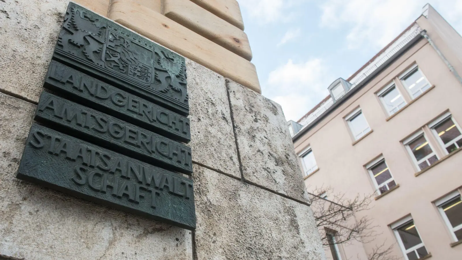 Die Staatsanwaltschaft Regensburg klagt die ehemalige Chefin der Regensburger Tafel an. (Symbolbild) (Foto: Armin Weigel/dpa)