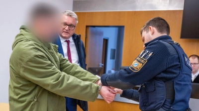 Die Maßkrugattacke auf einem Volksfest werteten die Richter als versuchten Mord. (Archivbild) (Foto: Armin Weigel/dpa)