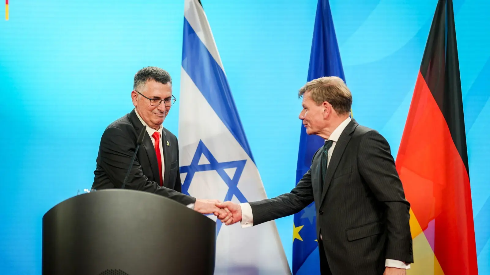 Wadephul (CDU) wird beim Treffen mit seinem israelischen Amtskollegen Gideon Saar deutlich. (Foto: Kay Nietfeld/dpa)