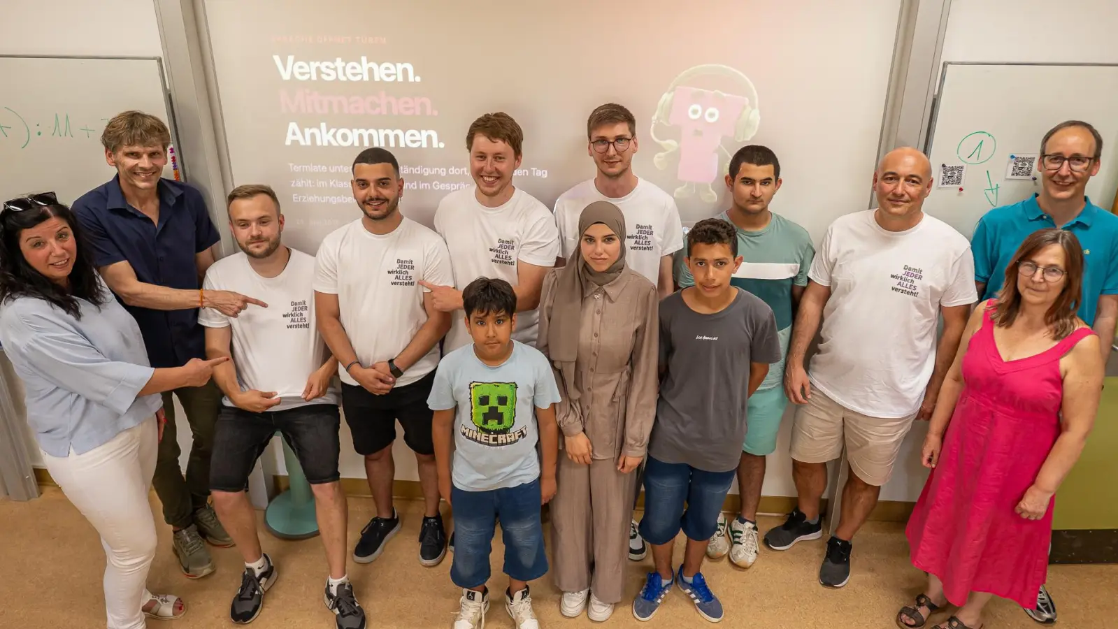 Große Begeisterung herrschte bei der Vorstellung der Übersetzungsbox „Termlate” bei allen Beteiligten in der Mittelschule am Turm. (Foto: Mirko Fryska)