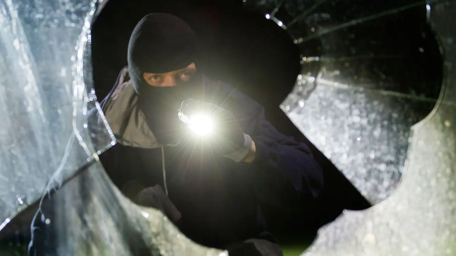 Mehrere Einbrüche verzeichnete die Polizei im Landkreis Ansbach am Wochenende. (Symbolbild: Daniel Maurer/dpa)