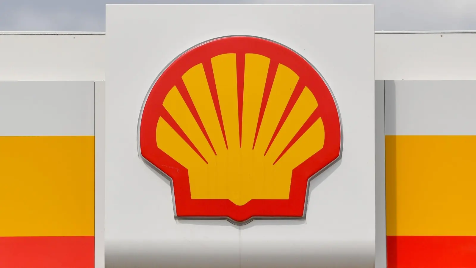 Der Ölriese Shell hat seinen Gewinn innerhalb eines Jahres etwa verdoppelt. (Foto: Patrick Pleul/dpa-Zentralbild/dpa)