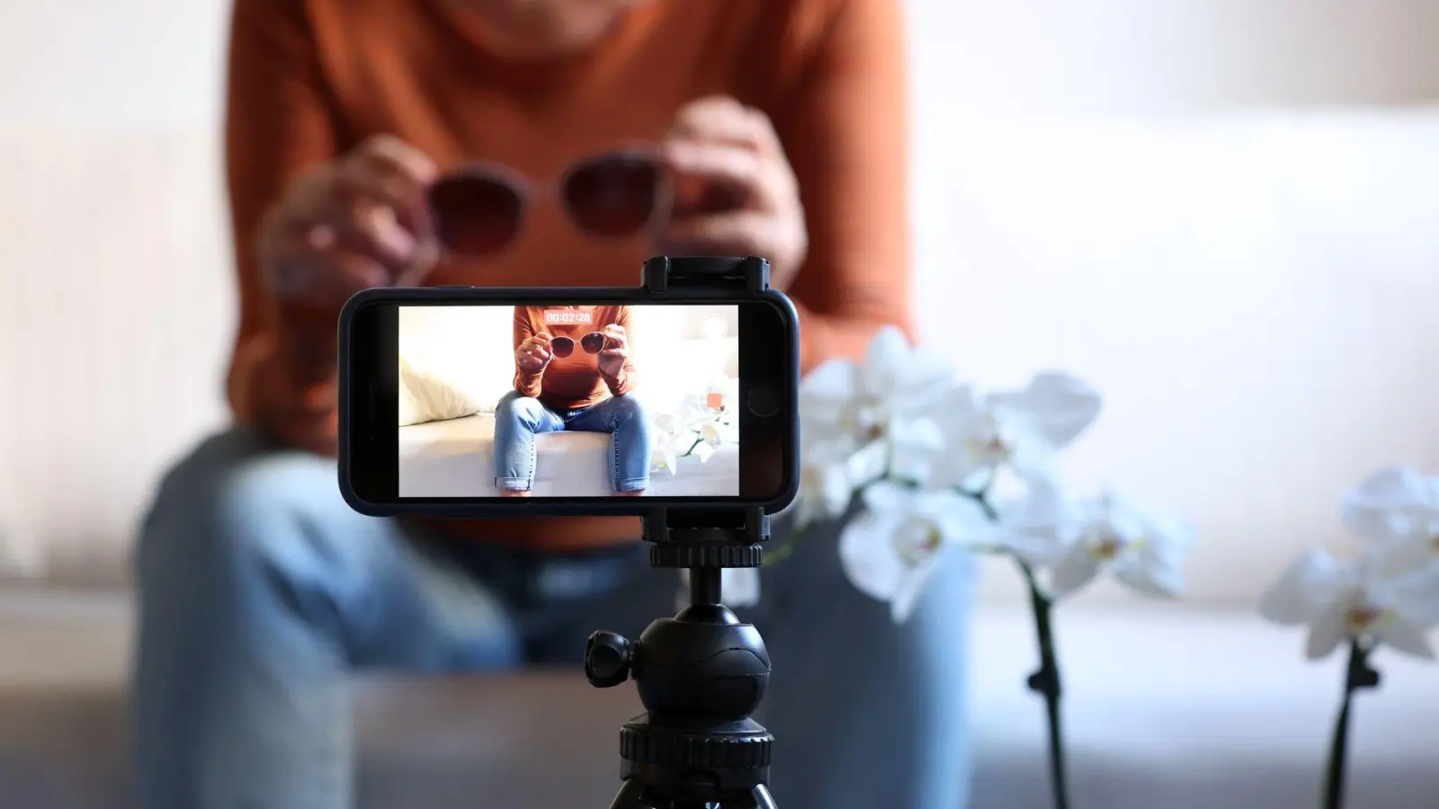 Einnahmen aus Social Media, wie Werbeposts oder Affiliate-Provisionen, müssen in der Steuererklärung angegeben werden. (Foto: Karl-Josef Hildenbrand/dpa/dpa-tmn)