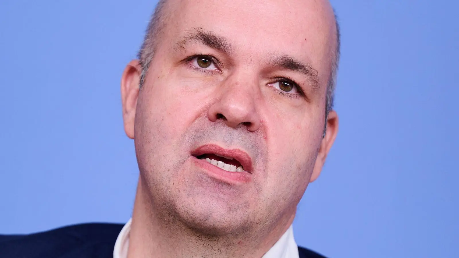 DIW-Chef Fratzscher sieht in der Debatte um Feiertage, die nachgeholt werden, wenig Sinn. (Foto: Annette Riedl/dpa)