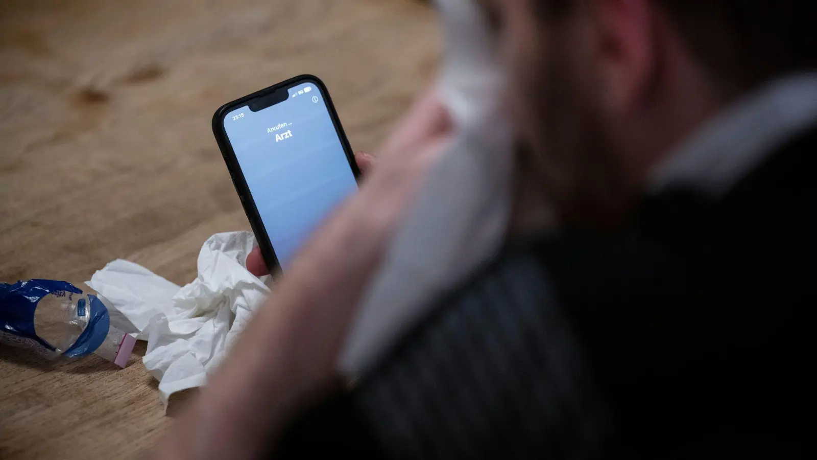 Fehlzeiten wegen Krankheit lagen im ersten Halbjahr auf erhöhtem Niveau. (Archivbild)  (Foto: Hannes P Albert/dpa)