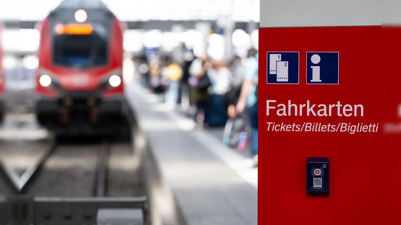 Die alte Bundesregierung wollte das Bahnfahren mit dem Deutschlandticket populärer machen, doch die langfristige Finanzierung blieb ungeklärt. (Archivbild) (Foto: Sven Hoppe/dpa/dpa-tmn)