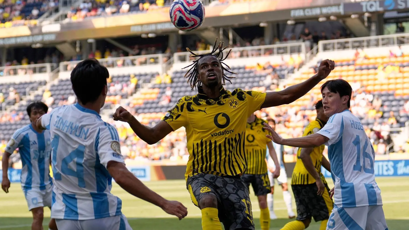 Leihspieler Chukwuemeka soll über das eigentliche Leihende hinaus beim BVB bleiben (Foto: Carolyn Kaster/AP/dpa)