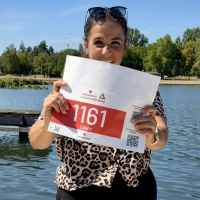 Die Startnummer in der Hand – und dann gibts schon bald auf die Strecke für Laura Preger. (Foto: Annamaria Preger)